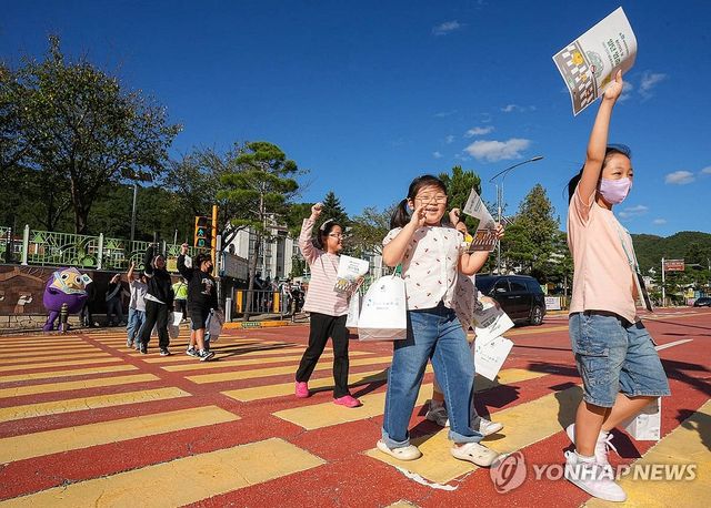 횡단보도에서는 어린이 안전이 가장 우선