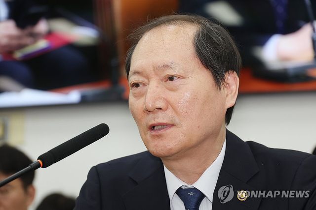 답변하는 이완규 법제처장