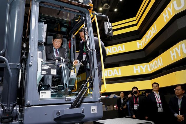 HD현대 방문한 권오갑 회장 