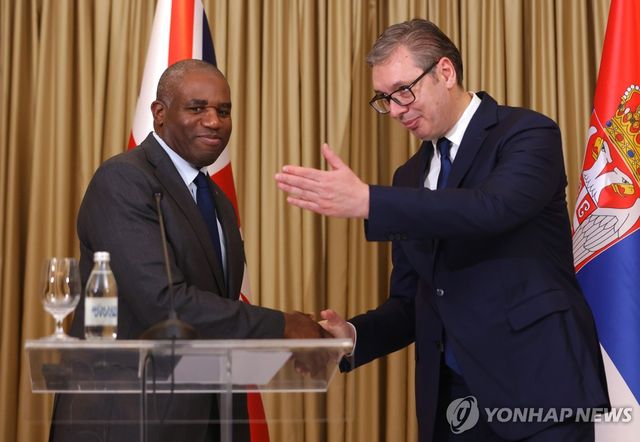 지난 2일 부치치 세르비아 대통령과 만난 래미 영국 외무 장관