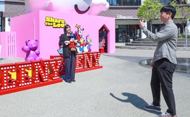 현대백화점·아울렛, '미키마우스와 친구들'로 꾸며