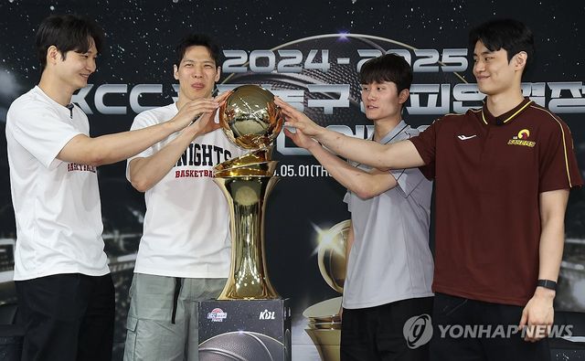 프로농구 챔피언결정전 미디어데이 기념촬영하는 선수들