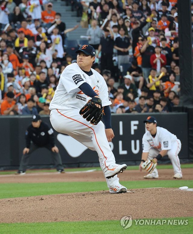 투구하는 류현진