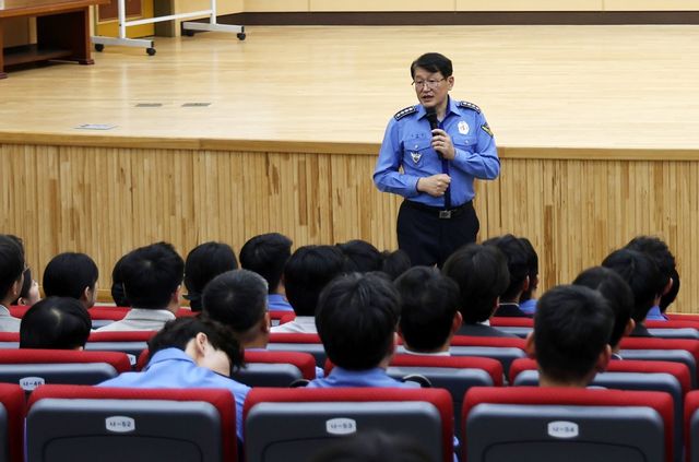 해양경찰청장, 동해해경청 직원과의 대화