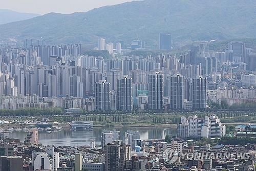 남산에서 바라본 서울 시내 아파트 단지. [연합뉴스 자료사진]