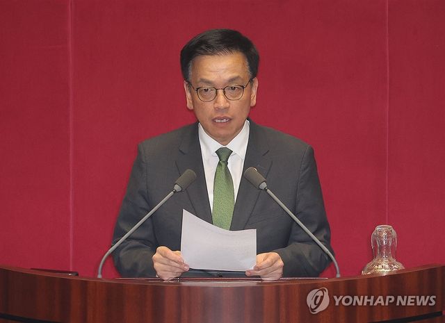 본회의 추경안 표결 전 발언하는 최상목 부총리