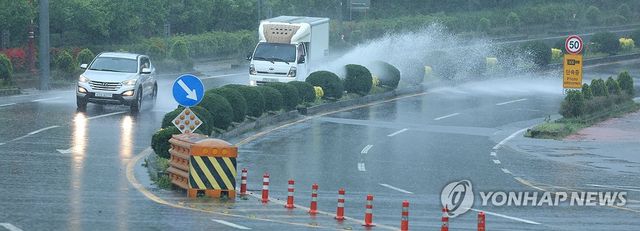 비 쏟아지는 제주