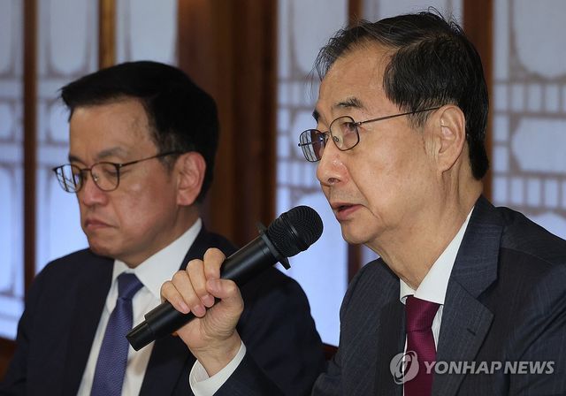최상목 경제부총리와 한덕수 대통령 권한대행 국무총리 