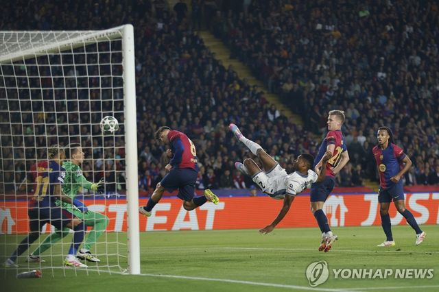 인터 밀란 덴절 뒴프리스의 득점 정면