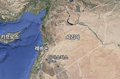 시리아 서부 라타키아(빨간 점선)