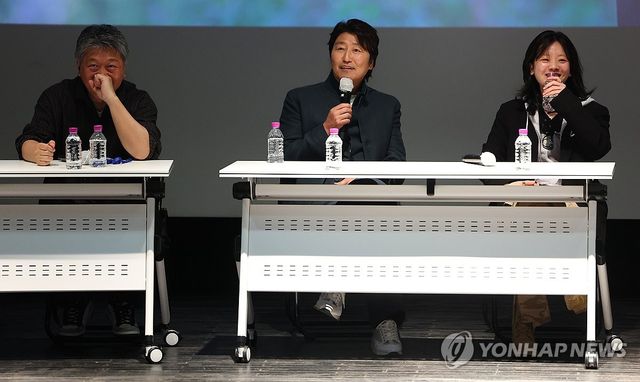 웃음꽃 피는 배우 송강호의 답변