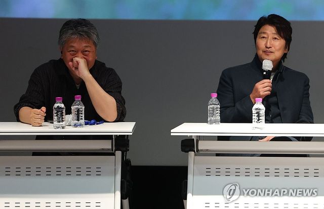 웃음꽃 피는 배우 송강호의 답변