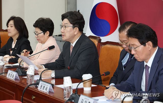 발언하는 국민의힘 권성동 원내대표