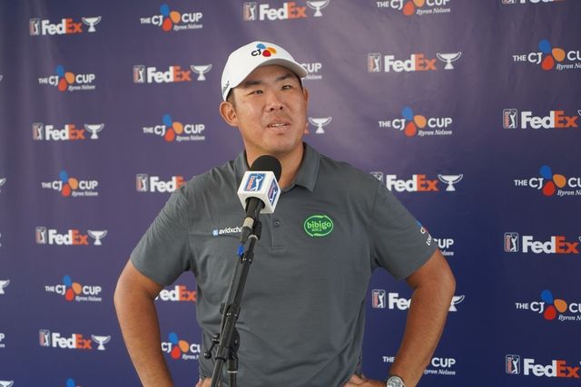 1라운드 경기를 설명하는 안병훈.