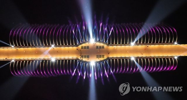 강릉 월화교 분수조명…환상적인 야경 선사