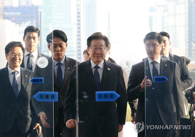 감출 수 없는 미소