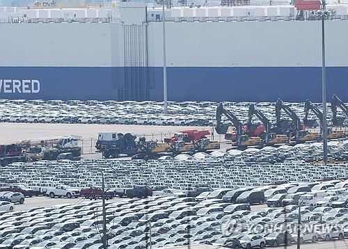 수출 기다리는 자동차