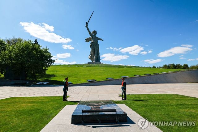 스탈린그라드 전투 기념비가 있는 볼고그라드 마마예프 언덕