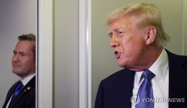 트럼프 미국 대통령과 왈츠 안보보좌관