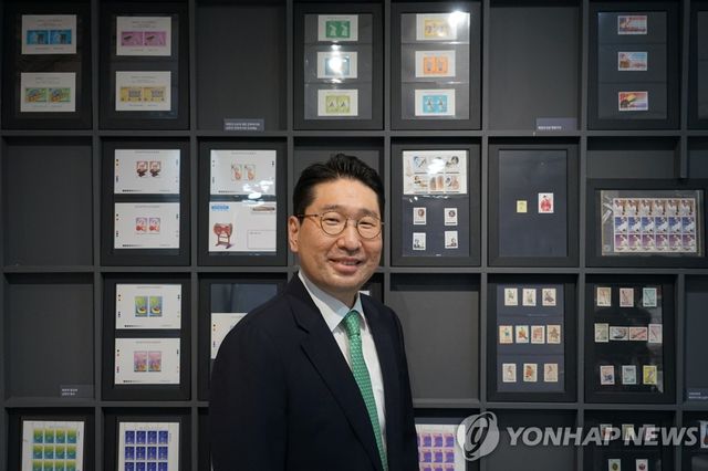 2020년 국립국악박물관에 남북 음악 우표를 기증한 모습 