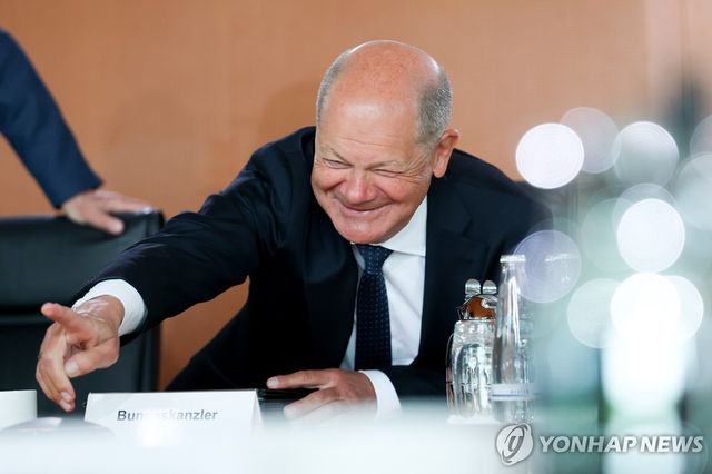 마지막 내각회의 주재하는 올라프 숄츠 총리