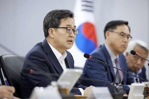 지난달 29일 도정 점검 회의 주재하는 김동연 경기도지사