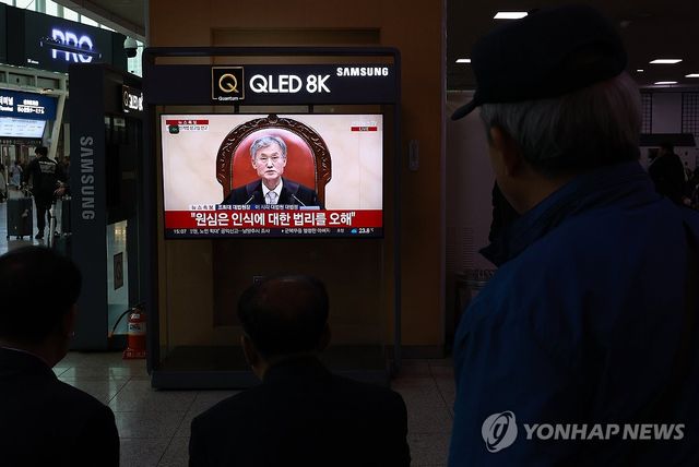 서울역에 나오는 이재명 후보 대법원 판결 생중계