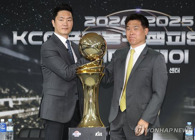 프로농구 챔피언결정전 미디어데이 기념촬영하는 감독들