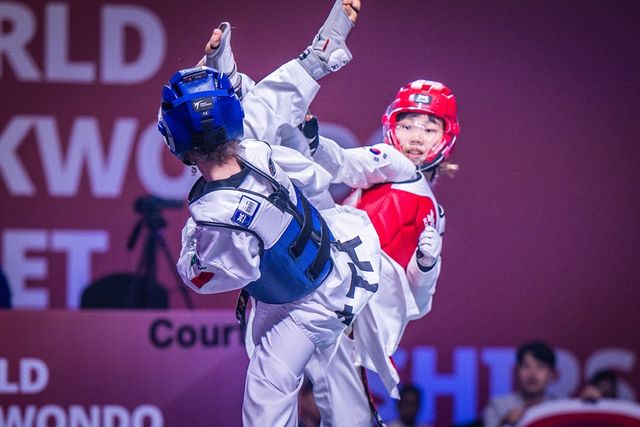 여자 29㎏급에서 금메달을 딴 오윤주(오른쪽)의 결승전 경기 모습.
