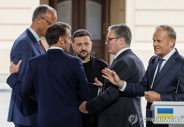 우크라이나 키이우에서 만난 독일·프랑스·우크라이나·영국·폴란드 정상(왼쪽부터)