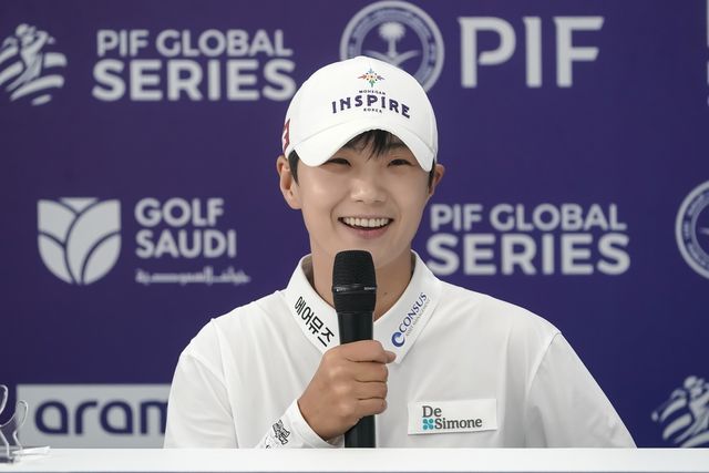 기자회견 하는 박성현