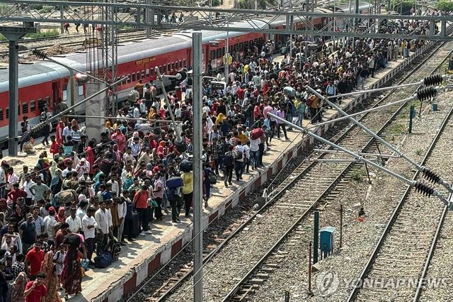 피난가는 시민들