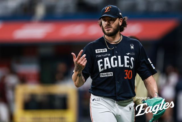 한화 폰세의 10일 경기 모습. 