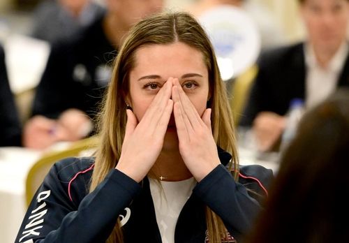 흥국생명의 지명을 받은 후 눈시울을 붉히는 라셈