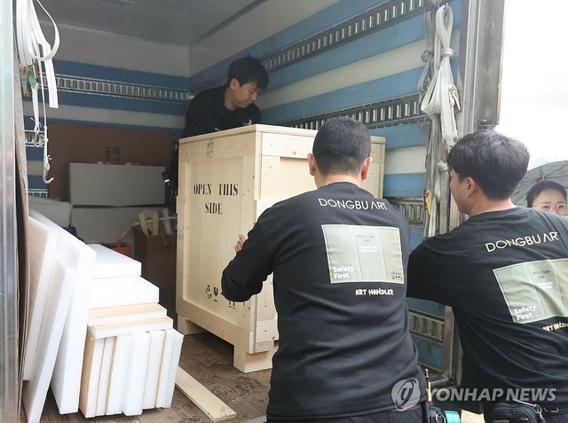 옮겨지는 부석사 불상