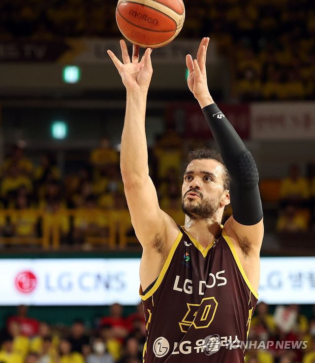 LG 아셈 마레이 자유투