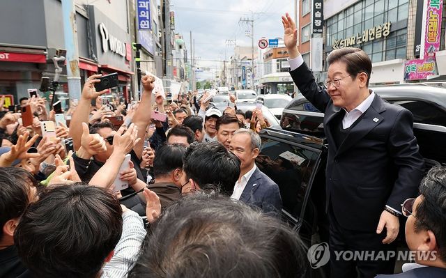 진주 방문 마친 이재명 후보