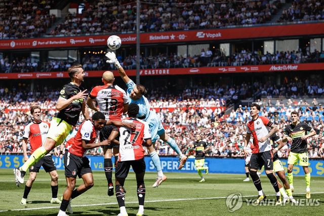 페예노르트와 에인트호번의 경기 장면.