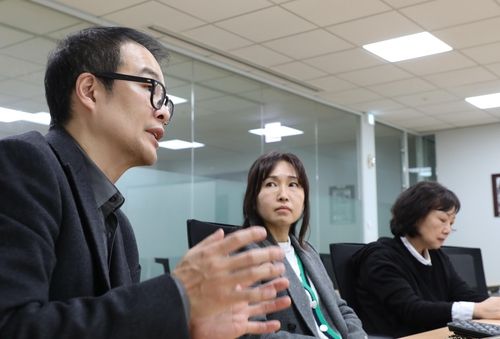 "해외입양인의 고통, 정부 책임이 적지 않습니다"