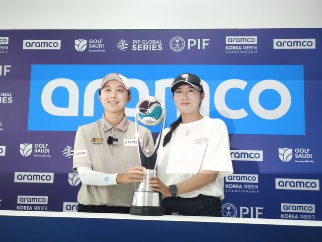 김효주(왼쪽)와 매니저 심서연