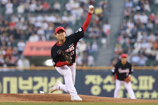 역투하는 윤영철