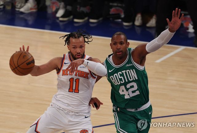 공격하는 제일런 브런슨