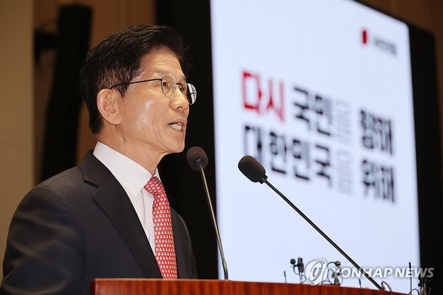 국민의힘 의원총회서 발언하는 김문수 대선 후보