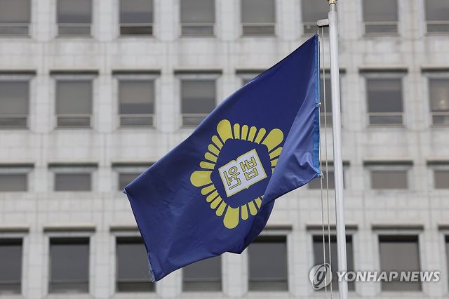 더불어민주당, 대법원장에 후보 공판 대선 뒤로 연기 요구