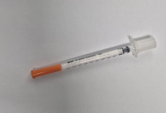 압수한 마약과 주사기