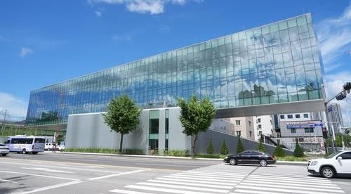 캔틸레버 구조로 만들어진 퇴계동 행정복지센터