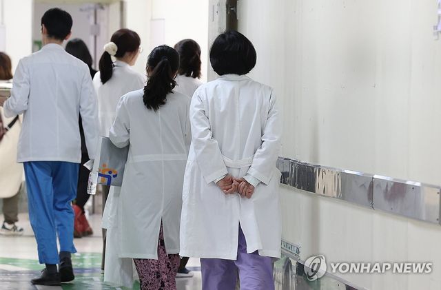 이동하는 의료진