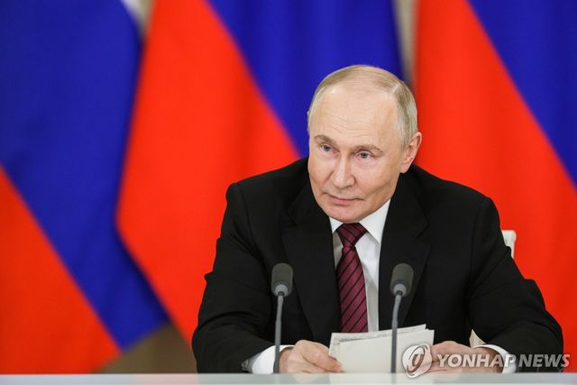 기자회견하는 블라디미르 푸틴 러시아 대통령