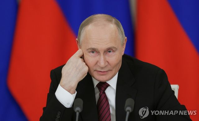 11일(현지시간) 기자회견하는 블라디미르 푸틴 러시아 대통령