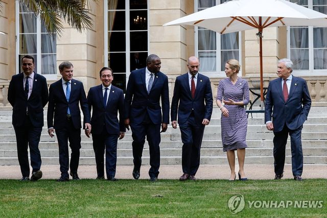 런던에서 열린 바이마르+ 회의